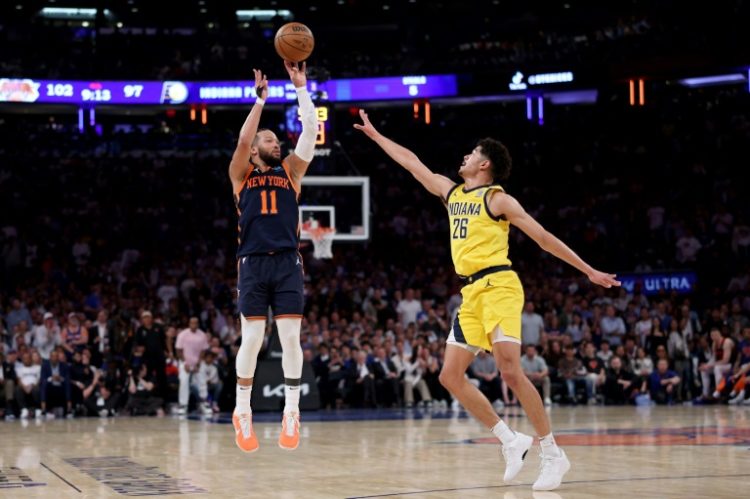 Jalen Brunson shrugged off an injury to lead the New York Knicks to victory over the Indiana Pacers on Wednesday. ©AFP